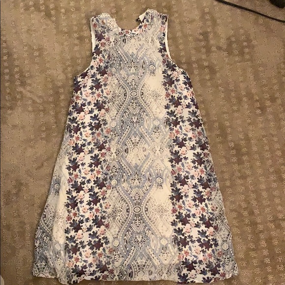 Adorable patterned dress - Picture 2 of 4